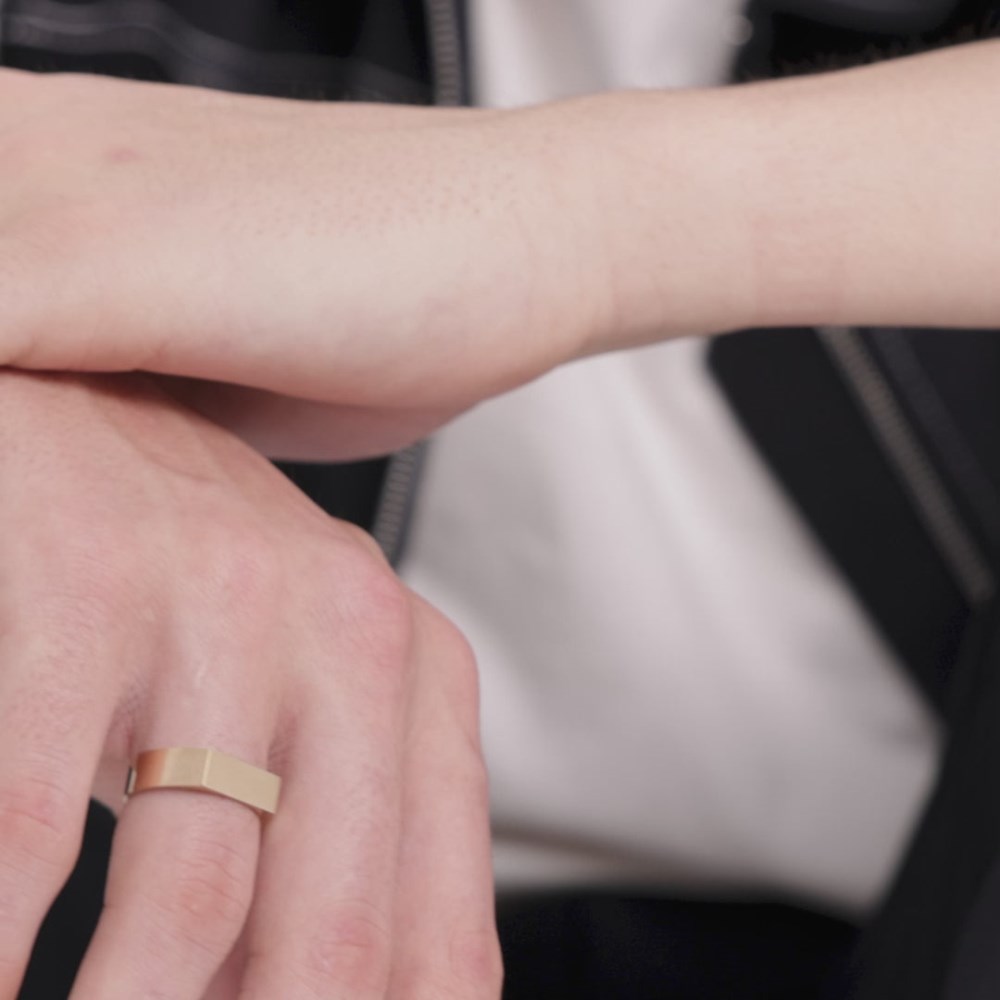 Mejuri Slim Rectangular Signet Ring - Brushed Gold Canada Store