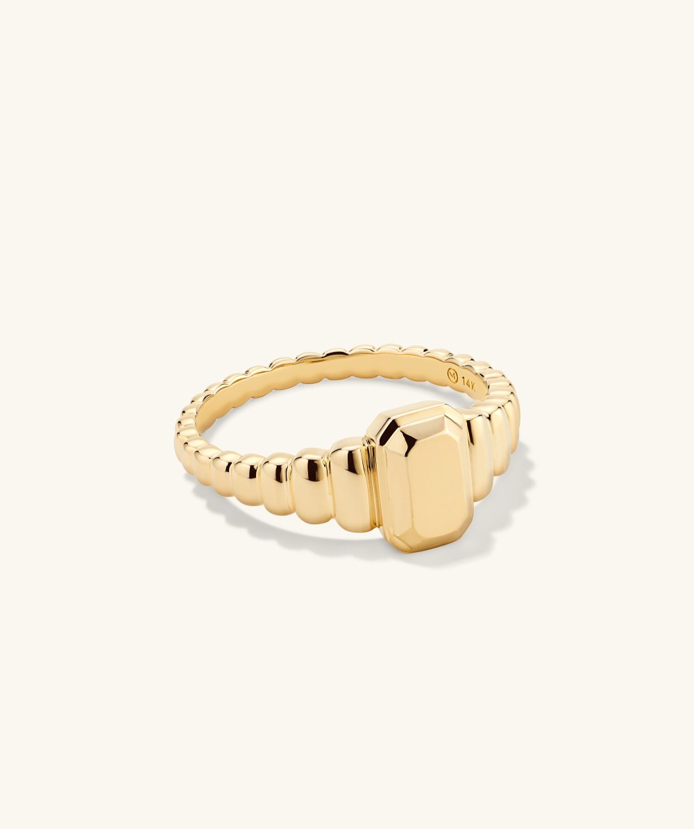 Mejuri Charlotte Step Cut Signet Ring - 14k Yellow Gold Canada Store