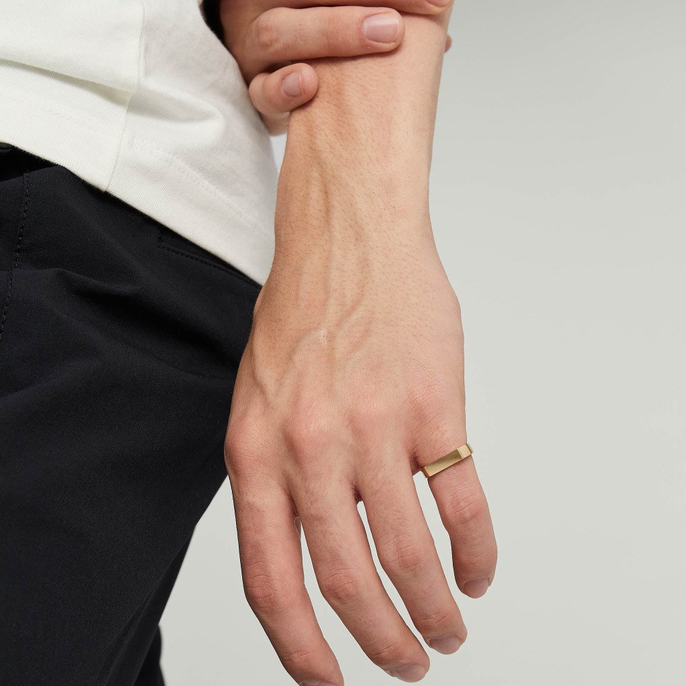 Mejuri Ultra Slim Rectangular Signet Ring - 14k Yellow Gold Canada Store