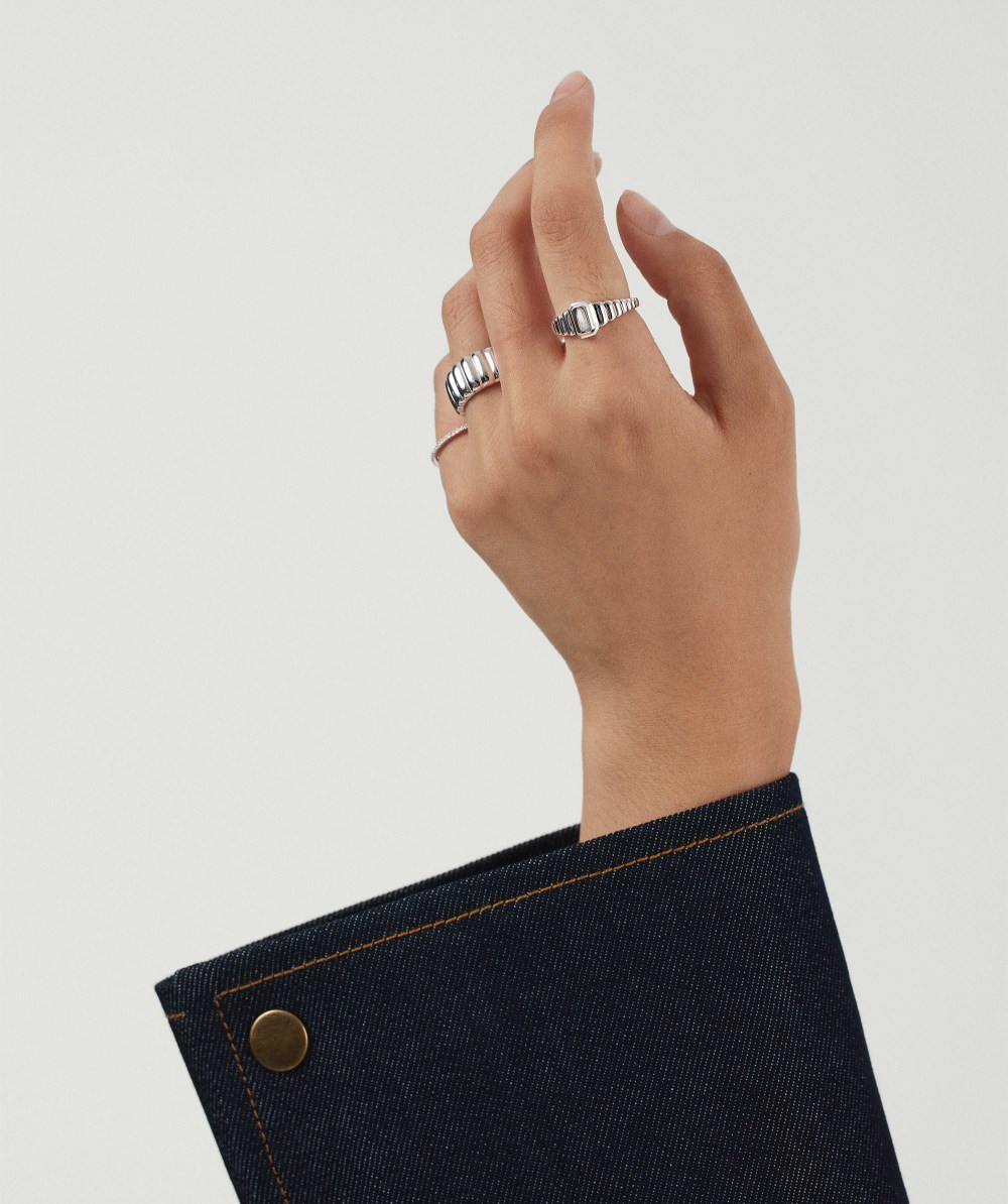 Mejuri Charlotte Step Cut Signet Ring - Sterling Silver Canada Store