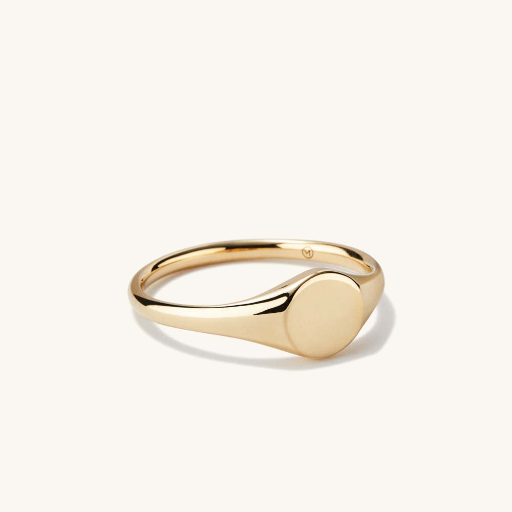 Mejuri Signet Pinky Ring - 14k Yellow Gold Canada Store