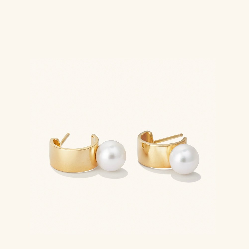 Mejuri Bold Pearl Huggies - Gold Vermeil Canada Store