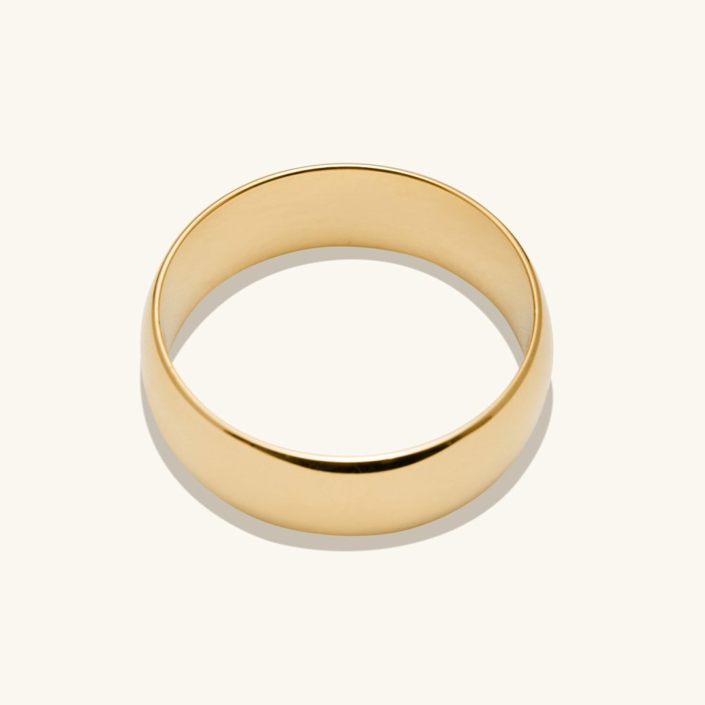 Mejuri 6mm Curve Band - 14k Yellow Gold Canada Store
