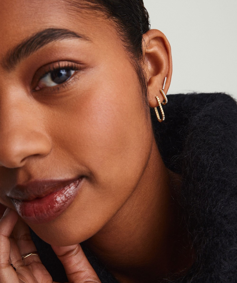 Mejuri Pleated Medium U Hoops - 14k Yellow Gold Canada Store
