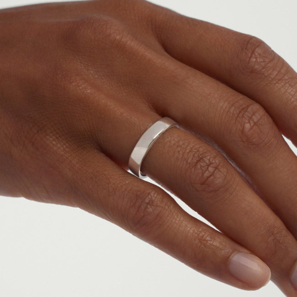 Mejuri 4mm Smooth Band - Platinum Canada Store