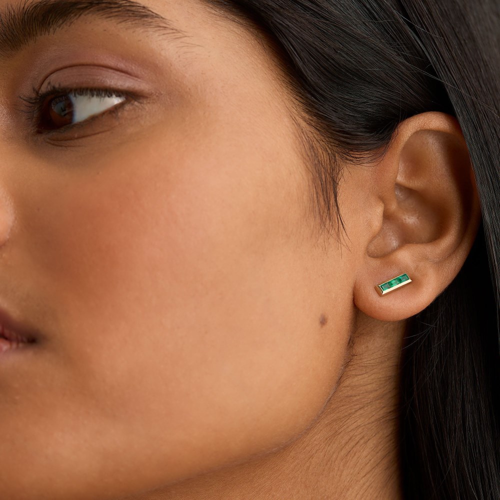 Mejuri Baguette Emerald Stud Earrings - 14k Yellow Gold Canada Store