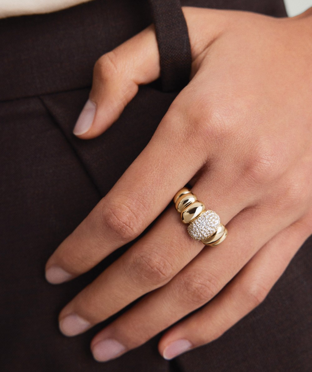 Mejuri Puffy Charlotte Pavﾨﾦ Diamond Ring - 14k Yellow Gold Canada Store