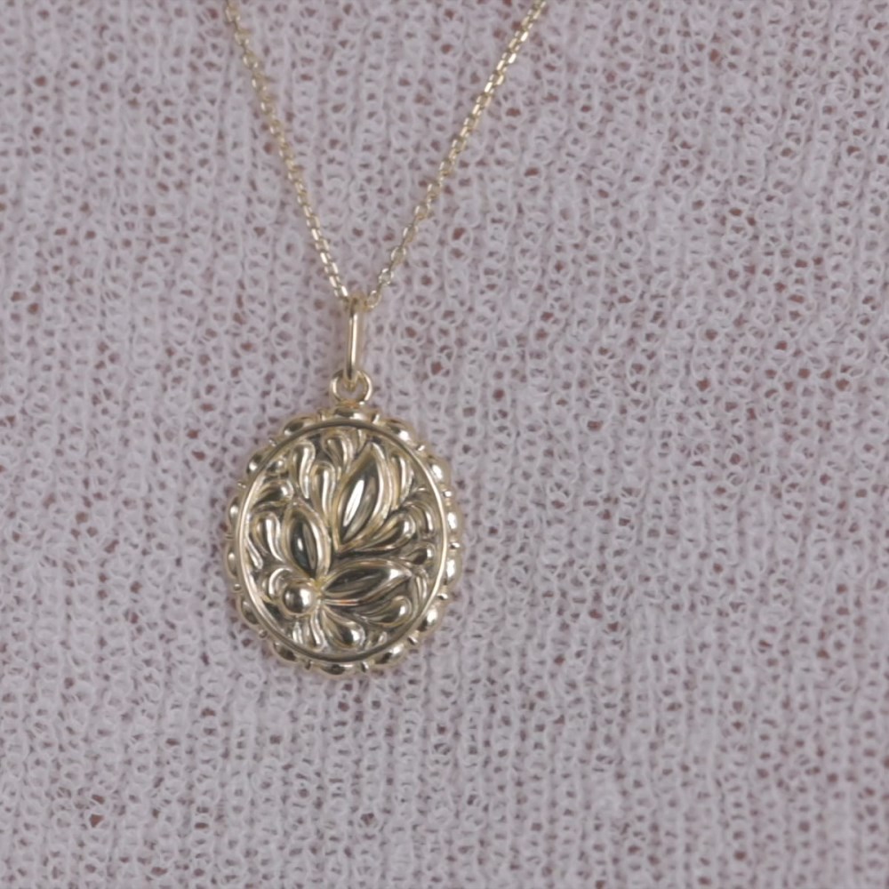 Mejuri Balance: Terra Coin Charm Pendant - 14k Yellow Gold Canada Store