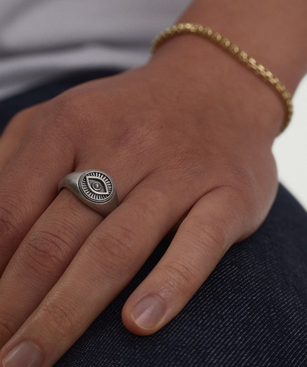 Mejuri Courage Signet Ring - Oxidized Sterling Silver Canada Store